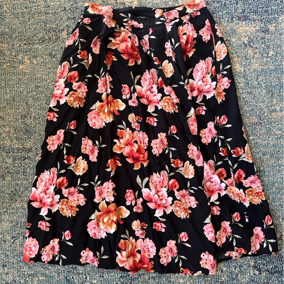 Jupe Forever 21 Fleurie – Taille S – Longueur Genou – Multicolore
